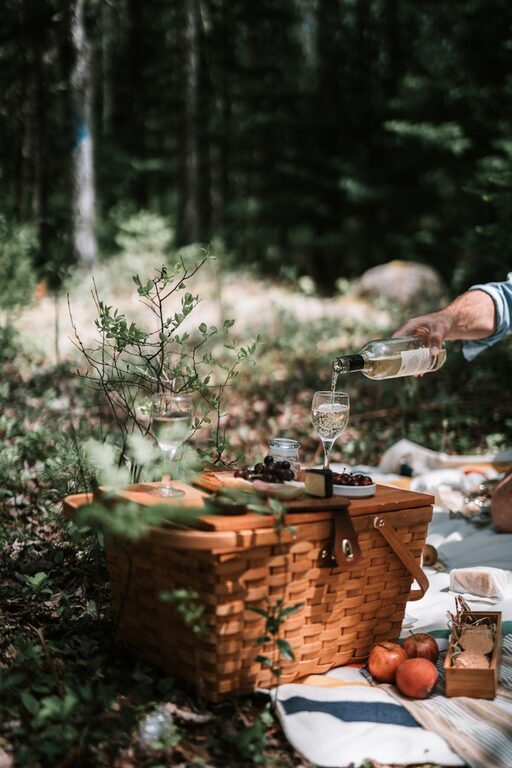 How to Plan a Simple Picnic at a Local Park